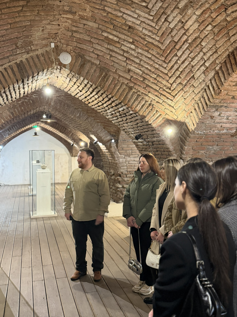 ტურიზმის სკოლის სტუდენტების საგანმანათლებლო ვიზიტი თბილისის ღვინის მუზეუმში